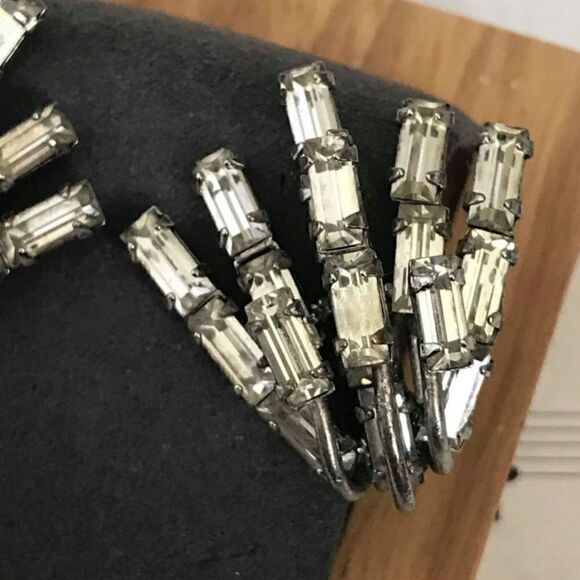 VINTAGE CRYSTAL CLIP-ON EARRINGS   - Picture 3 of 6